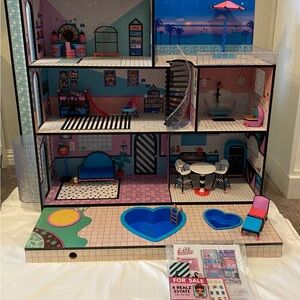 L.O.L. Surprise! Dollhouse with Pool and Furniture